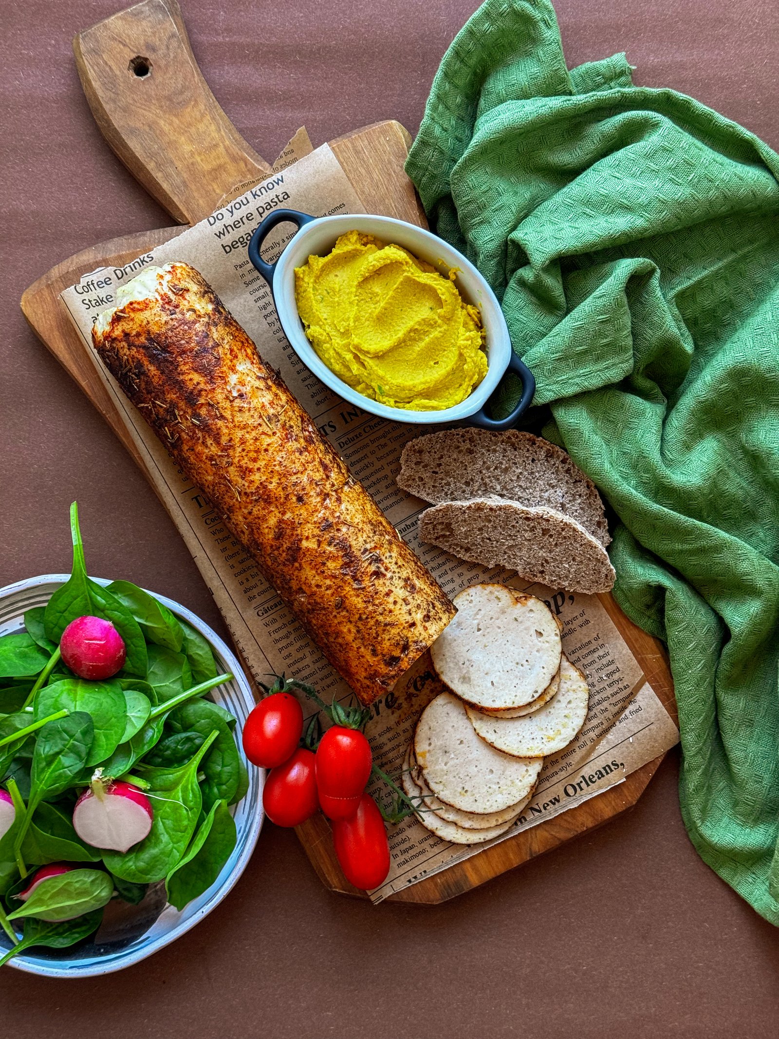 Sallam i butë shtëpie me gjoks pule dhe erëza aromatike